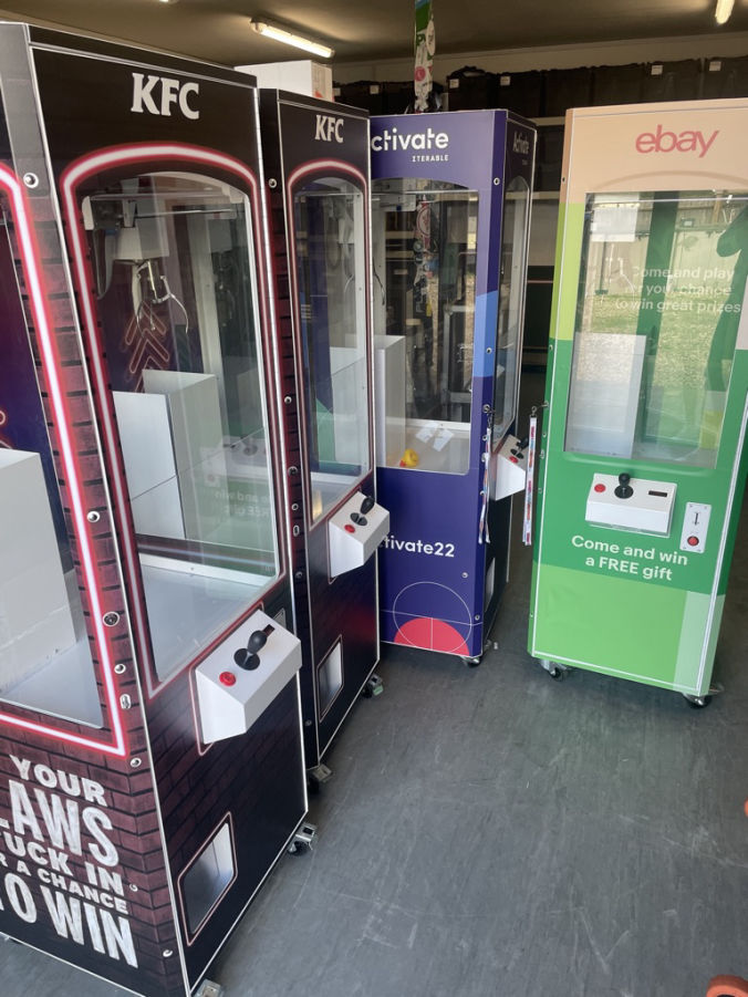 Arcade prize cranes & teddy claw machines