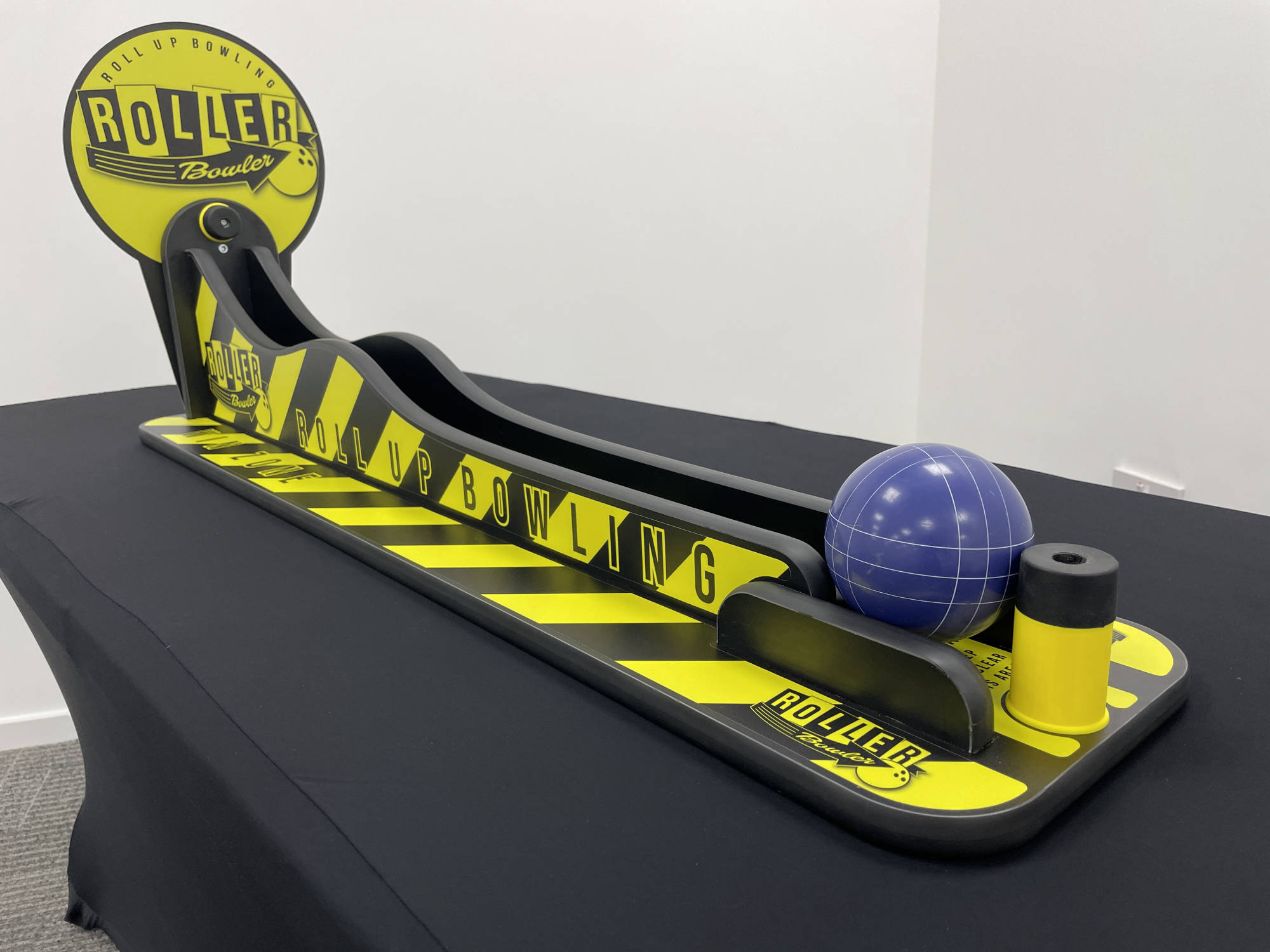 Fun fair roller bowler game