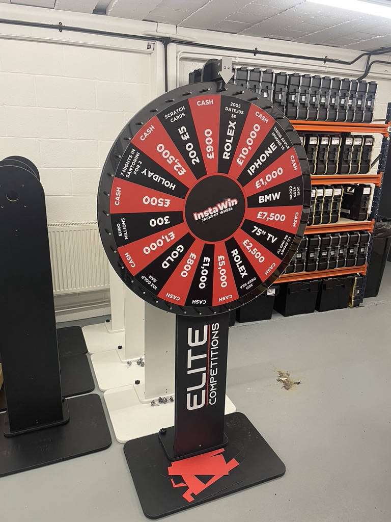 Magnetic prize wheel of fortune