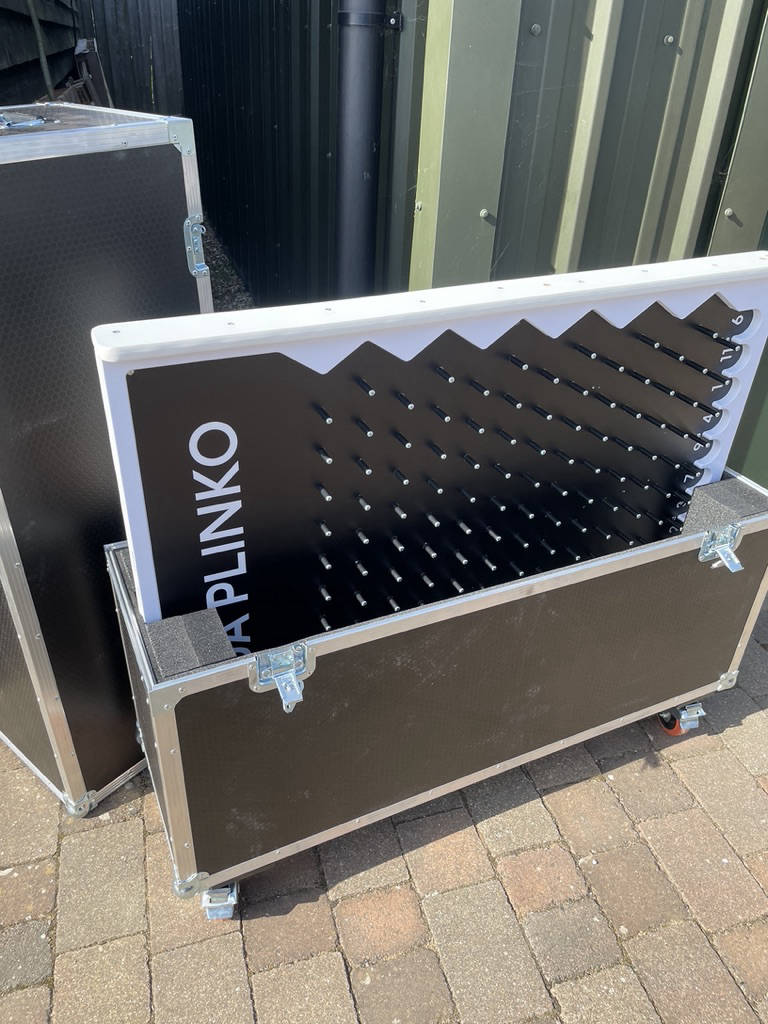 Flight cases for plinko games