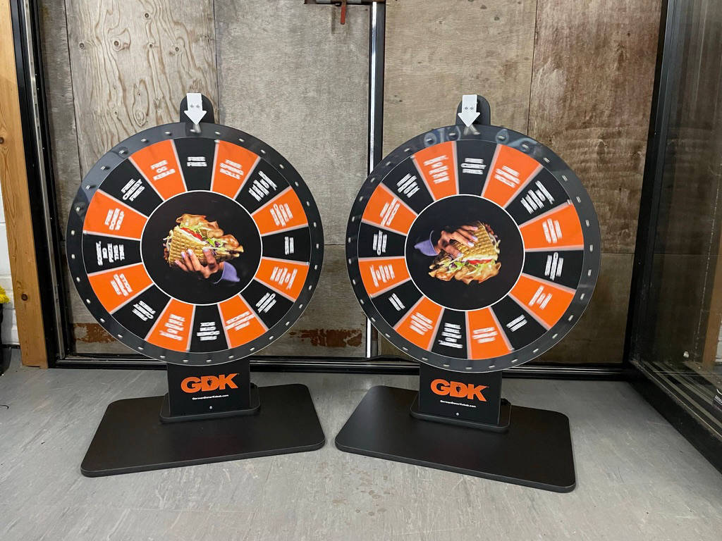 Table top spinning prize wheels