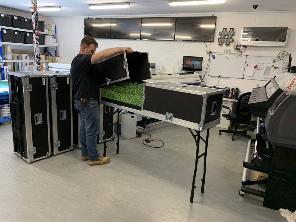 Roll a ball derby integrated flight cases