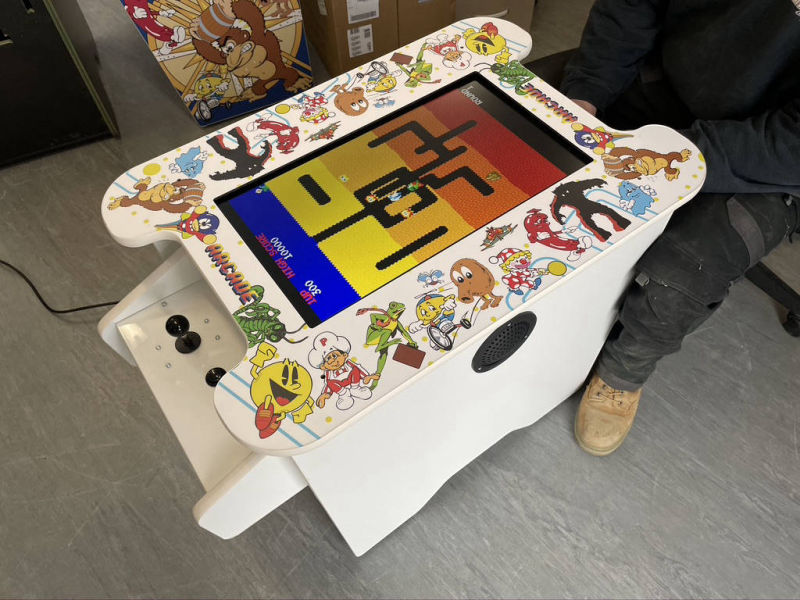 Coffee table arcade machine