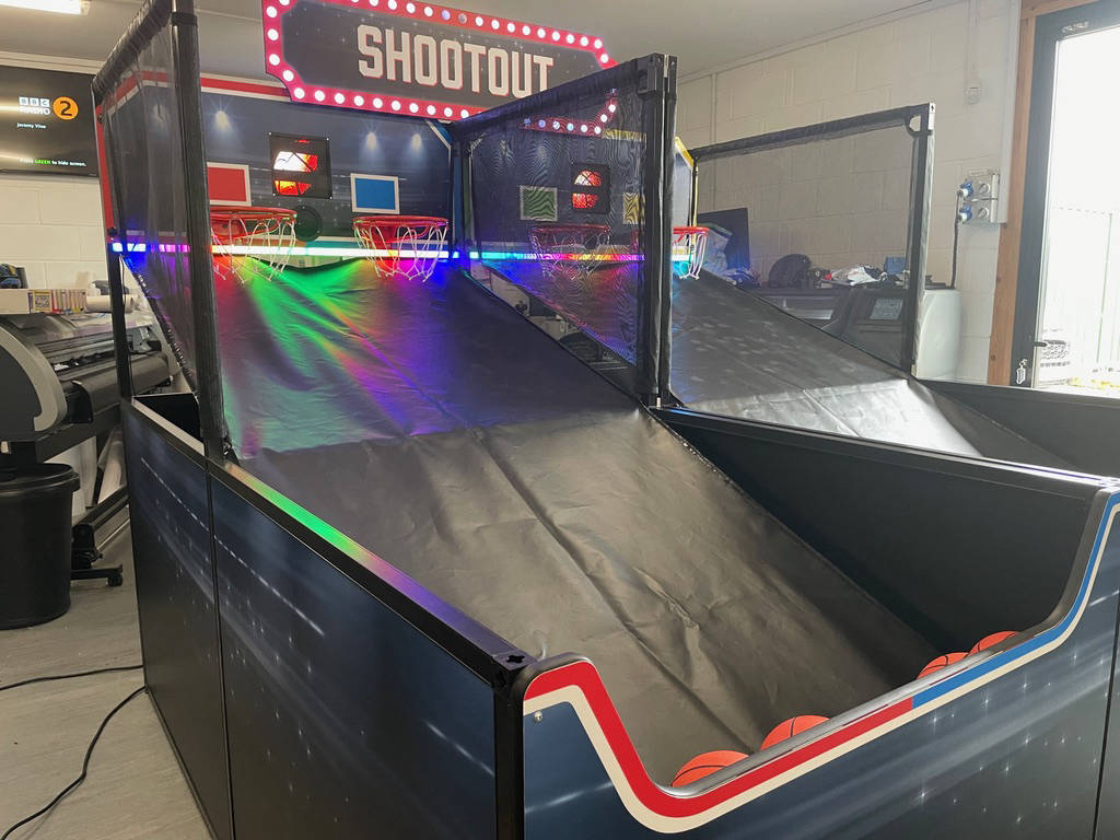 Arcade style interactive basketball game