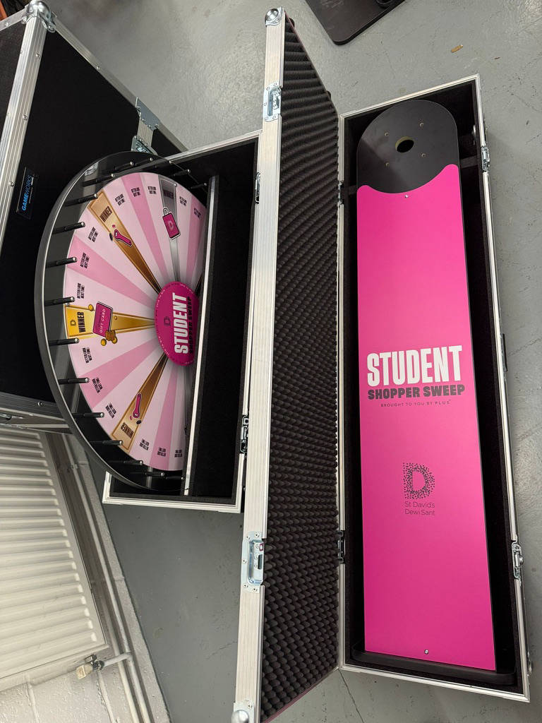 Flight cases for prize wheel games